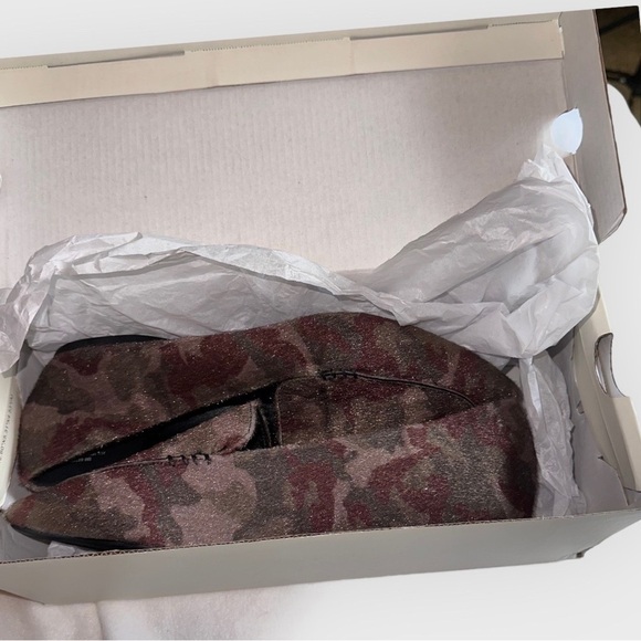 NEW Comfort Flats Camo Faux Calf Hair Pointed Toe Womens Sz 8 NEW IN BOX - Picture 4 of 9